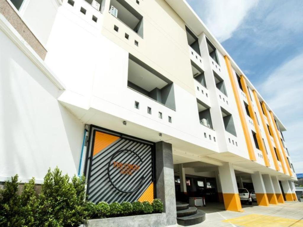 The Circle Hotel Buriram Buitenkant foto