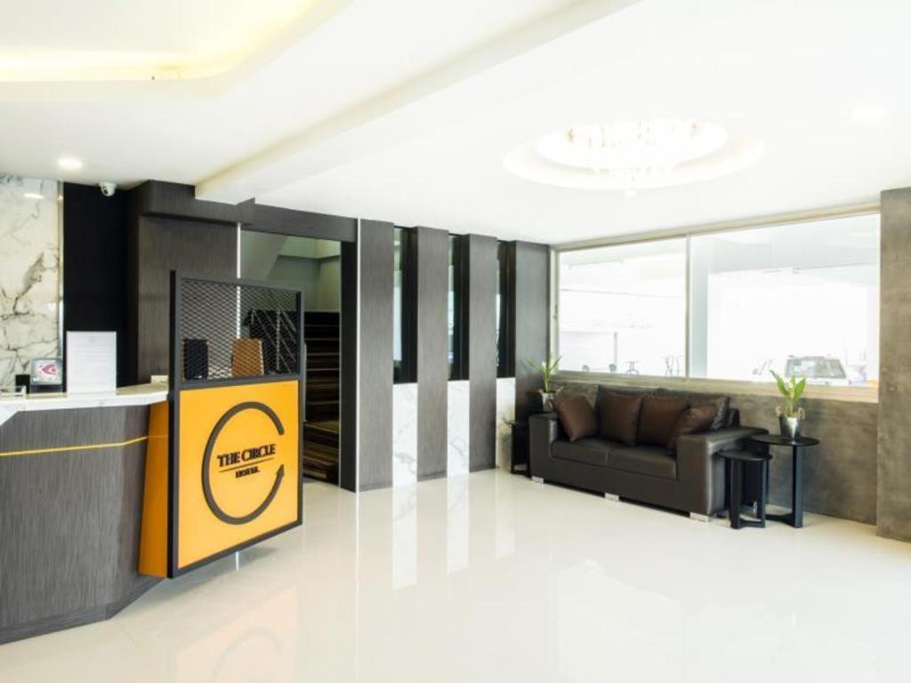 The Circle Hotel Buriram Buitenkant foto