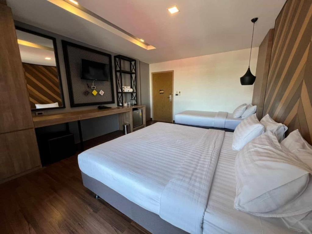 The Circle Hotel Buriram Buitenkant foto