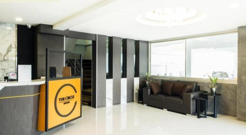 The Circle Hotel Buriram Buitenkant foto
