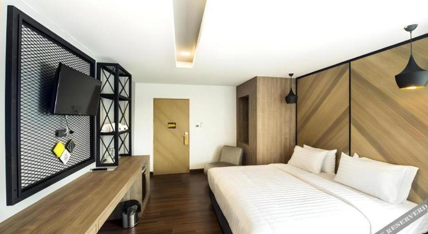 The Circle Hotel Buriram Buitenkant foto